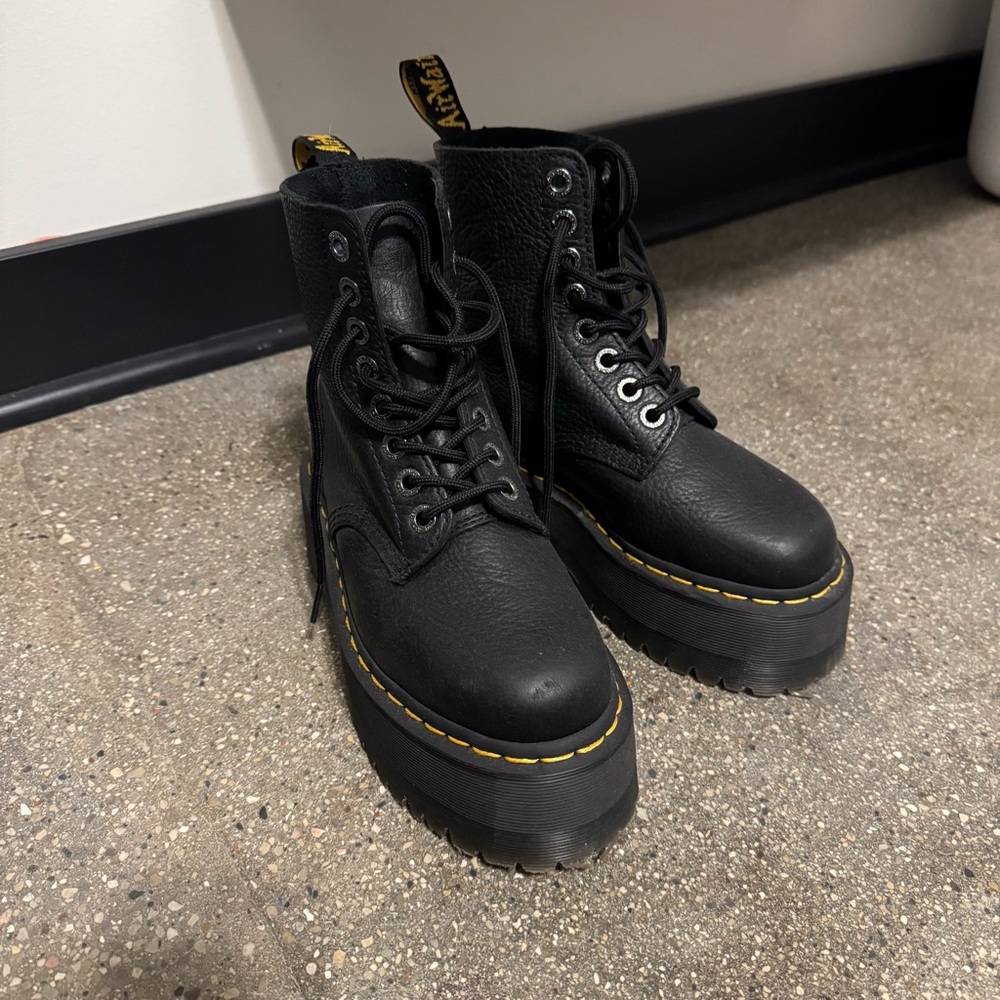 Dr. Martens Black Leather Jadon Max Women's Boots, size 5 - Picture 2 of 5